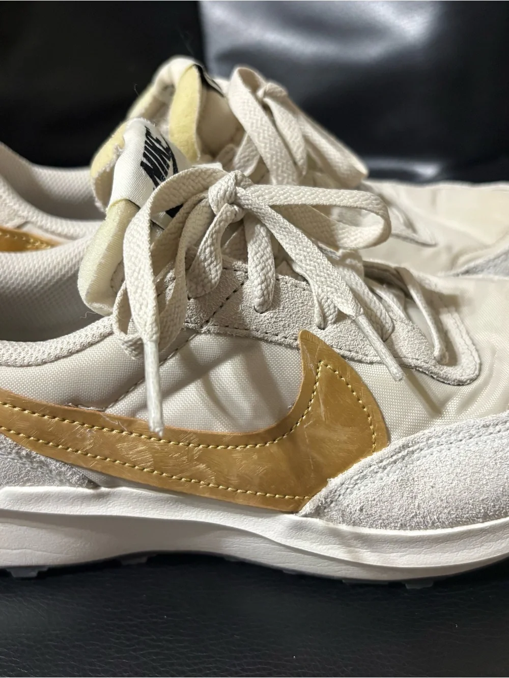 Nike 1972 Women's Cream Sneakers with Gold Swoosh size: 8